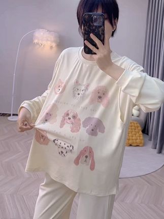 🍂入秋了!小孕妇宅家的舒适感拉满~这套杏色狗狗月子服太戳我!羊绒蛋白面料,软乎乎还带着点暖,贴身穿完全不扎秋冬穿刚好够厚实~不掉毛!狗狗图案萌萌的不幼稚,杏色又温柔显白~平时穿像可爱家居服,秋冬坐月子有它真踏实~#月子服#孕妇装#怀孕#可外穿