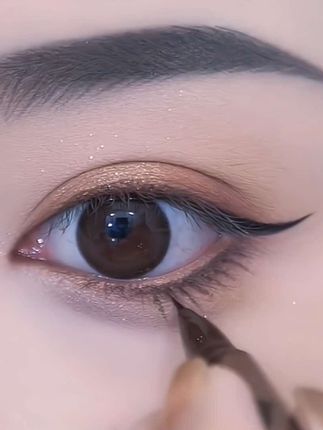 本来也不缺眼线笔,可它真的巨巨巨好用啊,丝滑流畅嘎嘎顺畅,关键还防水防汗不晕染~姐妹们信我~闭眼薅!#眼线笔 #眼线液笔#画眼线 #平价彩妆#美妆