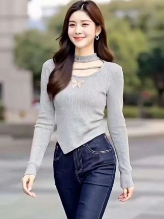 #【现货】2025秋季新款 时尚蝴蝶装饰纯色百搭修身显瘦洋气长袖上衣