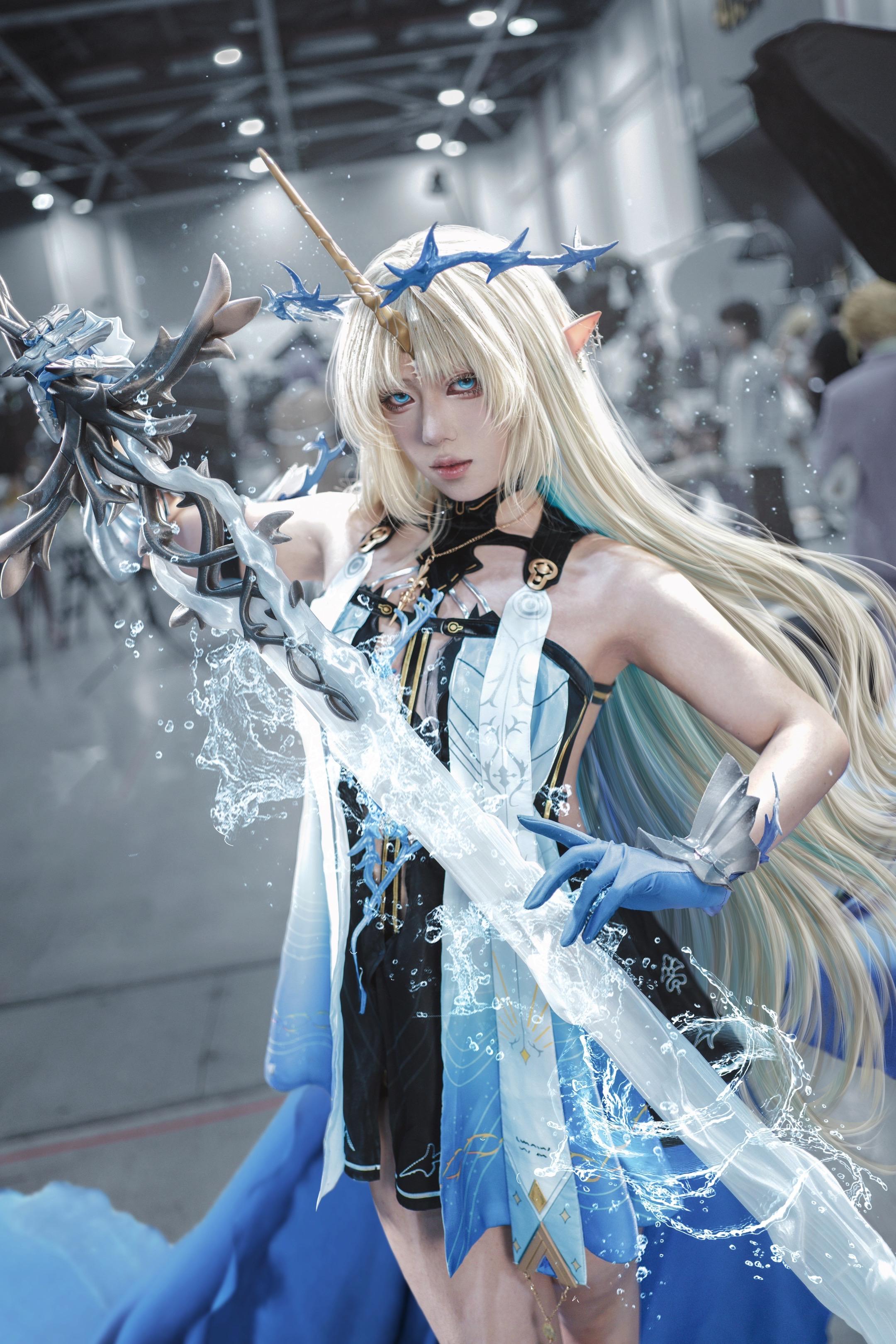 现在要被打败的是你…#cos #cosplay #鸣潮 #漫展 #场照