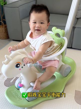 10个月龙宝宝身高74体重23斤,爸爸给安排的#摇摇马 全围栏加安全带双重保障,可推可拉可摇,一车多用,宝宝很喜欢太赞了!#母婴好物 #宝宝玩具 #人类幼崽 #自己玩的不亦乐乎