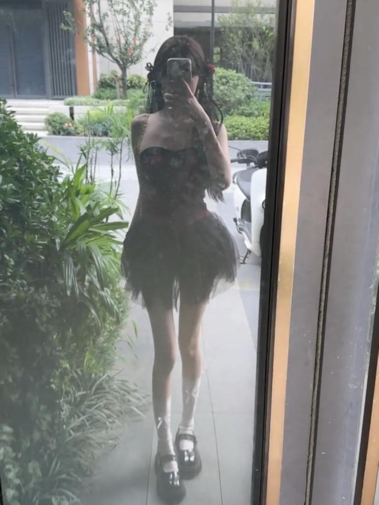 我应该没有蛋挞那么甜 那么可爱 我总是哭 咸咸的 那我应该是块小海苔ᜊ•͈⌔•͈ᜊ#辣妹穿搭 #夏天 #拍照姿势 #女大学生 #夏天该有的样子