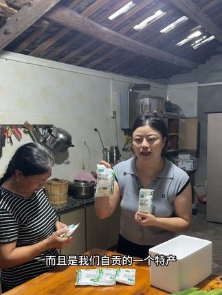 我们自贡的特产,久大千米深井盐,远离了污染的,今天在我这儿只需要9.9到手就是13袋。真的是好划算,可以泡菜炒菜。活动结束就没有了哈,抓紧手速去拍哦#良心推荐 #家乡特产 #强烈推荐 #乡村味道 #原创视频