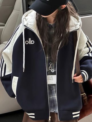 女童秋冬加棉保暖棒球服外套 (搭配师推荐)尺码120-170.两色可以穿.正码正拍 最大码110斤可以穿.女童秋冬季加棉棒球服拉链外套,面料手感细腻,软软糯糯,手感非常舒适,好东西,那一定是好手感,好做工好质量 #女童棒球服 #外套 #百搭外套 #女童外套 #女孩外套