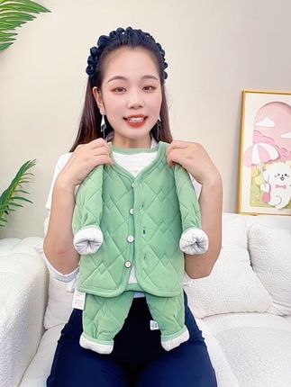 巨高品巨好看的三层加棉保暖套装,样式简约大气,保暖不臃肿,下雪❄️穿也很暖和,趁反季价格合适快安排#母婴好物#源头工厂 #童伊缘 #面料柔软舒适 #在抖音入手的好东西