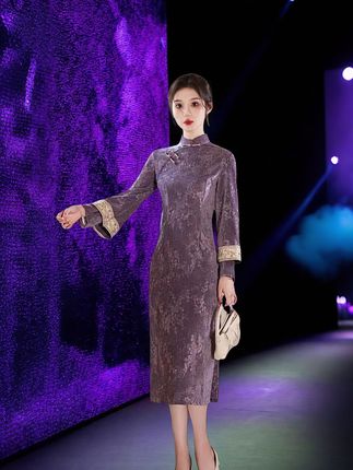 #被新中式旗袍的清冷感惊艳到了 #旗袍美人 #气质穿搭 #与众不同 #国庆出游穿搭