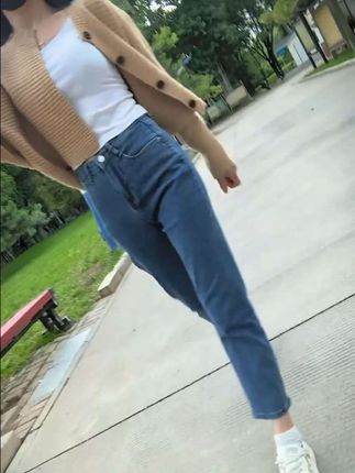 我们到了一定的年纪,才会发现,人生其实有很多东西是,可有可无,可去可留的,一生很短,其实没有什么大彻大悟,无非是步步错步步悟,边走边悟,能够治愈你的,从来都不是时间,而是你心里的那份执着和释怀!#穿搭