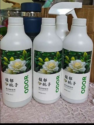 #日常分享 家里异味不用愁!这瓶栀子花香喷雾太实用 厨房飘不散的油烟味、卫生间黏人的潮湿味、鞋柜闷出的异味,是不是总让你心情烦躁?别慌,试试这款栀子花香喷雾! 轻轻一按,清新的栀子花香瞬间填满屋子,恼人的异味很快就被驱散。它不靠香精简单遮味,而是用植物萃取成分从根源分解异味,成分安全到母婴家庭都能放心用,喷在家具、衣物旁也完全不怕。 关键价格还特别实惠,花小钱就能让家里每个角落都保持清爽气味,有异味困扰的话,选它准没错!#栀子花香 #超划算超便宜 #室内清新剂#强烈推荐