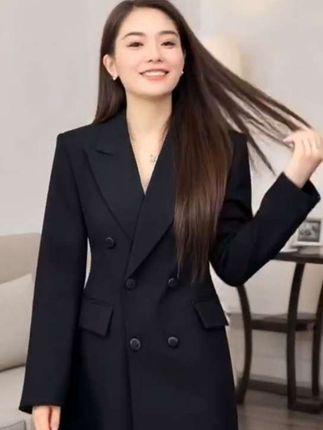 高级感设计师款轻奢腰显瘦气质小西装女黑色春秋挺阔正肩西服外套#早秋穿搭公式来了#如果上班都穿流光高智风#早秋不费力显贵穿搭#微胖女生怎么穿出早秋氛围感#穿出高级感
