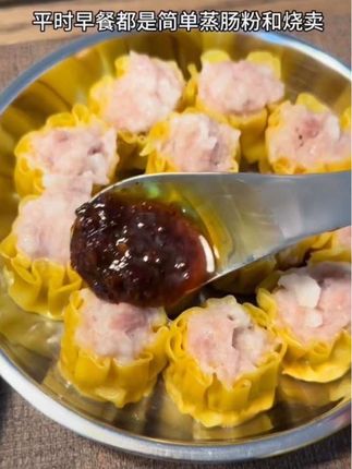 鲜香提味,好吃到停不下来#早饭吃什么好 #辣椒酱 #辣椒酱真的惊艳到我了 #抖音热门小助手 #营养早餐