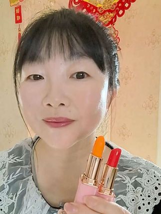 #口红 秋后嘴唇容易干裂起皮,这款胡萝卜素千人千色不沾杯口红,特别滋润不干拔不油,颜色特好看,而且现在这个价到手两支,品质物超所值无自用不分享#变色唇膏 #滋润口红 #谁用谁好看 #变美