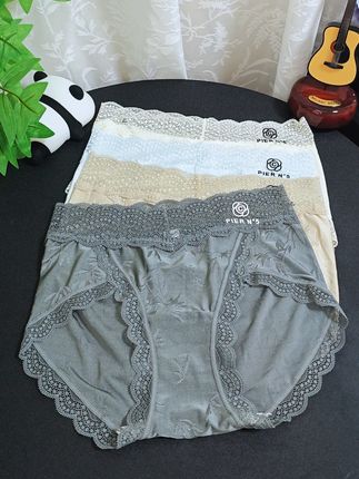 第一次买到这种国风款内裤,这颜值也太高了吧!背面是一片式无痕设计,不会卡屁屁,摸起来软软糯糯的,超舒服!#强烈推荐 #贴身衣物 #透气舒适 #面料柔软亲肤 #仙女必备