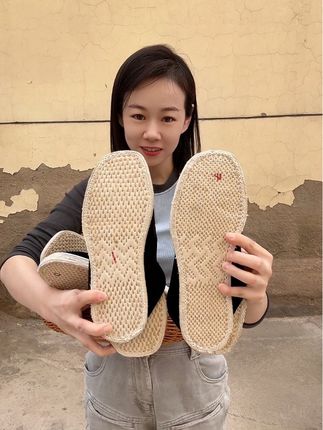 有时候我就在想,到底是什么样的人才会穿布鞋?#千层底布鞋 #传统手艺 #手工布鞋