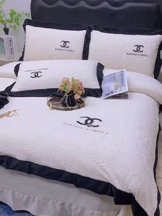 秋冬新款高奢名媛小香风加厚保暖#床盖四件套 升级床盖双面加厚耐磨耐用,冬天里的保暖搭子!#床上用品 #牛奶绒床盖四件套 #牛奶绒四件套 #高级感床品@巨量千川 @DOU+小助手