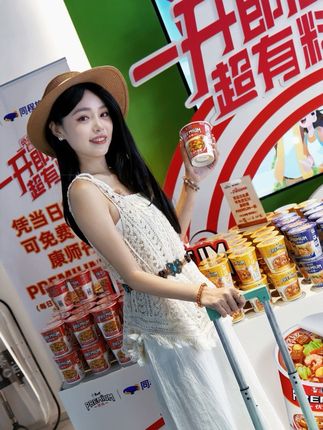 今天居然在机场偶遇康师傅PREMIUN优选店 #康师傅preumium #康师傅深夜面馆 #好搭子今晚碰面#泡在一起康师傅