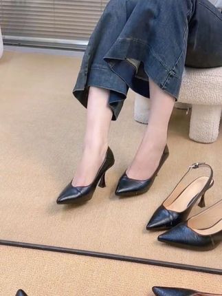 #百搭女鞋 #软底软面超好穿 #脚宽脚胖都可以 #新款女鞋 #穿出高级感 !