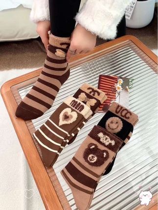 袜子秋冬长筒加厚网红爆款高腰甜美可爱字母棉袜饰品袜#袜子 #百搭时尚 #秋冬袜子 #中筒袜 #百搭袜子 @DOU+小助手 @巨量千川