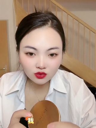 这是卡妈自用的一款气垫超级好用 它的遮瑕效果是非常棒的 不假白不卡粉 不脱妆 可以让你美美的一整天#亲测分享 #卡妈活动现场 #卡妈前夫