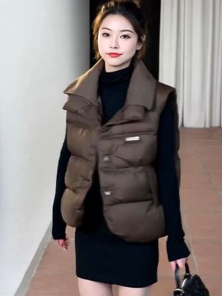#强烈推荐 #今日穿搭分享 #引领时尚潮流 #新品穿搭 棉服马甲。