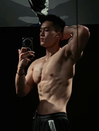 姐妹们!集合了! 一定要艾特你的姐妹们一起来围观👀 #健身 #腹肌男 #肌肉 #腹肌 #艾特你的姐妹 这几天都可以见到本人哟 姐妹们闭眼冲了!