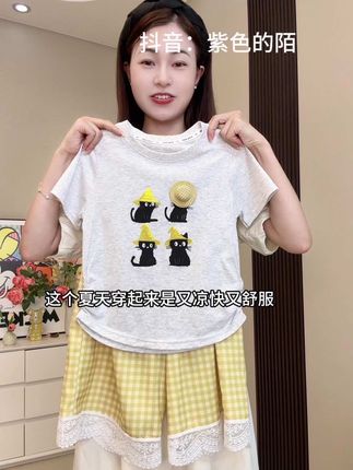 女童萌趣猫咪套装 | 把可爱穿在身上 浅灰T恤印着戴草帽的黑猫图案,俏皮又吸睛,搭配黄格蕾丝裙,清新甜美元气拉满#女童套装#女童套装夏季#女童套装搭配#儿童俏皮可爱穿搭#女童套装两件套