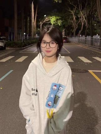 我为自己打造了一个无懈可击的外壳 却总是期盼着有人可以击穿它