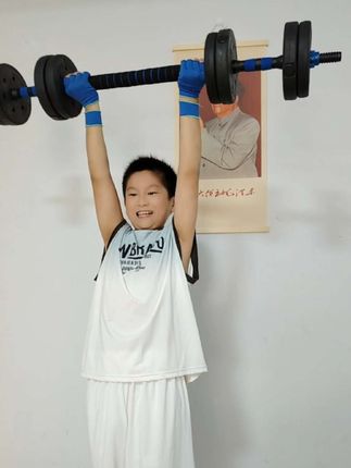 从小奶孩到小猛男,SO Easy!#随时随地运动健身