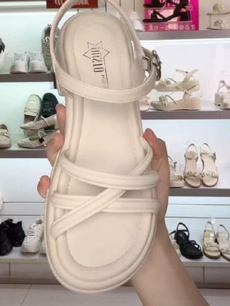 我不允许哪个姐妹还没有这个凉鞋!真的超好看看哇!!#好穿不累脚 #夏季凉鞋 #时尚凉鞋#好看又好穿的鞋子