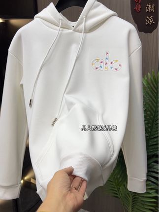 可盐可甜可酷的卫衣还不来一件吗~如 #ootd穿搭 #今天穿什么 #今日搭配 #潮牌 #时髦好物ootd