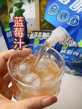 蓝莓汁含量高达80%,入口是七分甜三分酸的天然果香,独立小包装揣兜里,上学、上班、出差随手就能炫#叶黄素酯蓝莓汁 #蓝莓汁 #花青素