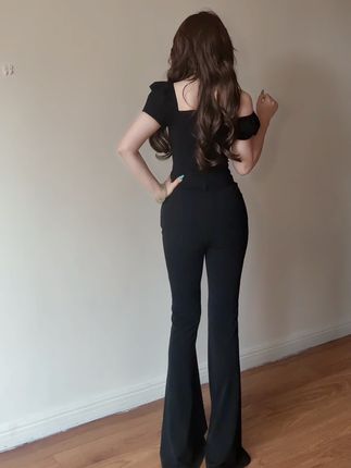 这条微喇裤真绝了!!永远可以相信小个子选裤子的版型! #通勤穿搭如何摆脱土气感 #高级感穿搭 #显瘦穿搭 #显高显瘦显腿长 #微喇裤