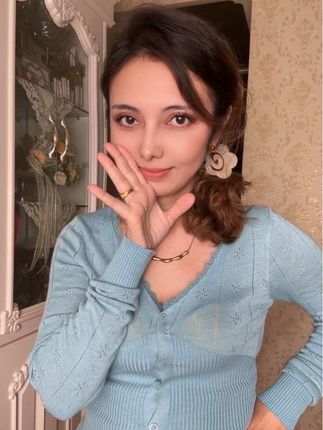 精致镂空纹花 触感柔软细腻,贴身穿着无刺痒感 #镂空针织开衫 #一依多穿 #舒适亲肤 #ottd穿搭