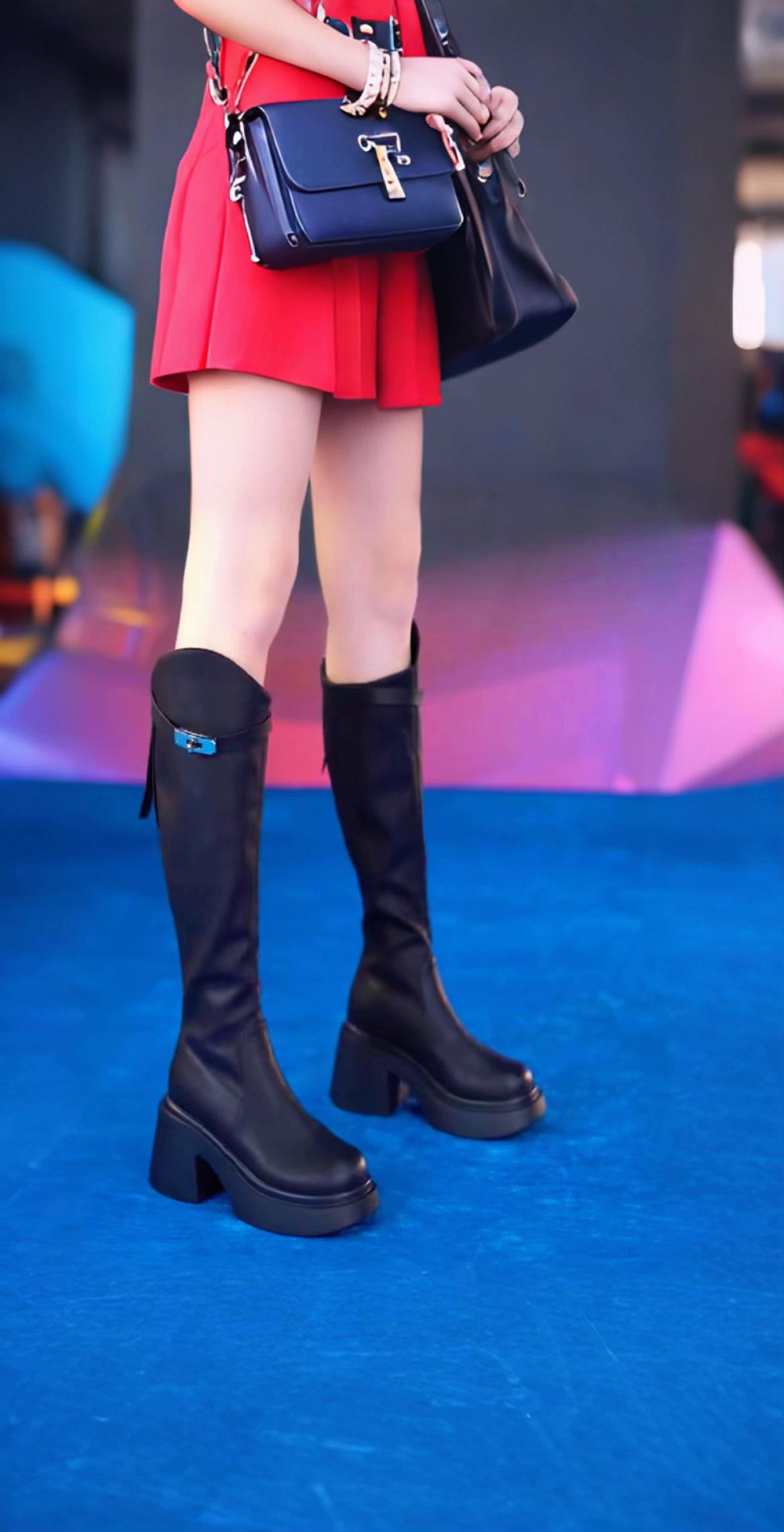 #AI扩图 #轻奢女鞋 #这也太好看了 #女靴 #时尚鞋子