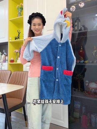 秋冬天洗完澡温差大,一冷一热容易感冒😷,这种可穿式浴袍洗完澡一裹太方便了,#奥特曼 造型孩子都喜欢#保暖又好看#可穿式浴袍 #浴袍#家居服