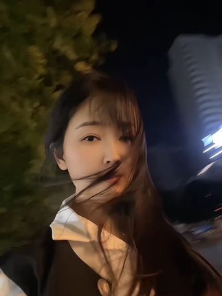 40岁了,女儿随我,经历过风雨,现在只想好好的找一个能踏踏实实对我好的人,只想有一个家,不想再漂泊了,不想再流浪了,