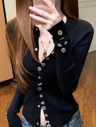 【名伶高智】香香中古质感定制扣超柔显瘦针织2553#黑色高级感穿搭 #辣妹穿搭 #辣妹穿搭大赏 #百搭显瘦 #甜妹风