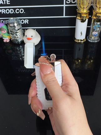 凭咱俩的关系送我一个双火焰#打火机 应该没问题吧#炫酷#玩个很新的东西 #是时候安排一下了 #送男朋友礼物