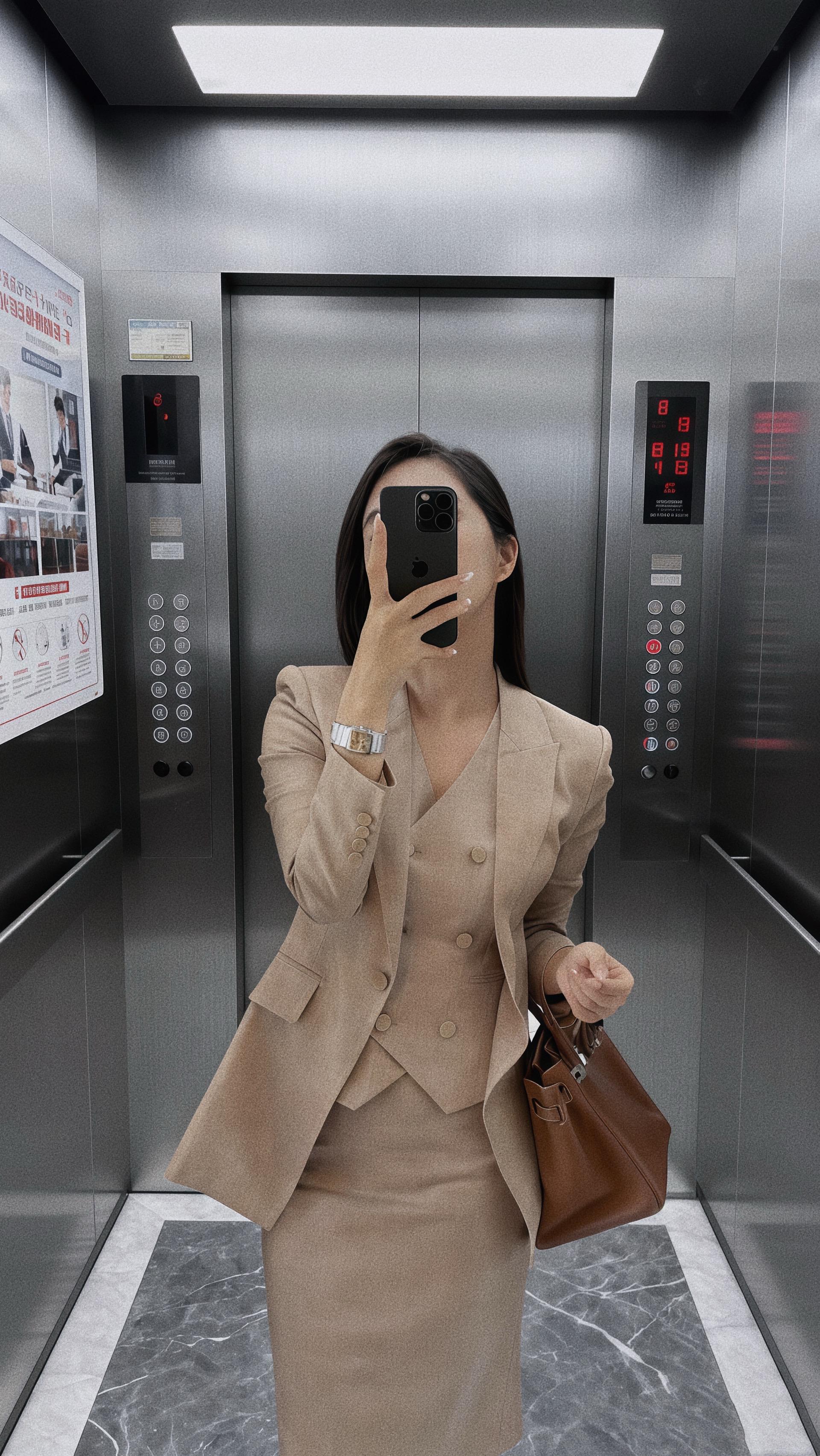 #如果上班都穿流光高智风 #素颜穿搭如何摆脱土气感 #早秋秀场抄作业告别路人感 #秋季清冷感白月光穿搭 #内搭是如何决定秋冬穿搭风格的