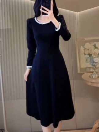 #裙装穿搭 #每日分享 #优雅气质 #女神穿搭 #黑色连衣裙