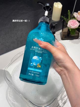 等到了等到了!😭 就它家这款去屑控油洗发水,用着老得劲了!三十多直接抱回足足一大瓶750ml的,能用超久!#洗发水 #蜂花 #去屑控油洗发水 #洗护好物 #生活必备