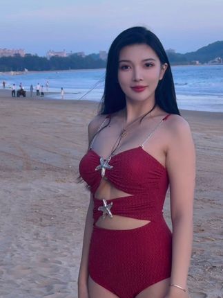 可以一起去三亚看海吗? #正常海边穿搭无不良引导 #三亚 #三亚旅行 #海边 #泳衣