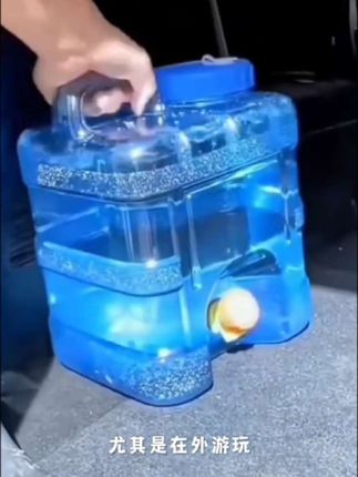 这个储水桶容量大,自带水龙头,提携取水超方便,家用外出需要储水就选它。
