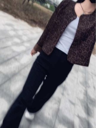 谈不上拥有,也谈不上失去,勉强的东西,最没意 思。人真的会在某个瞬间,一把火,烧尽心中所有执 念。#穿搭 #秋季新款 #秋季穿搭