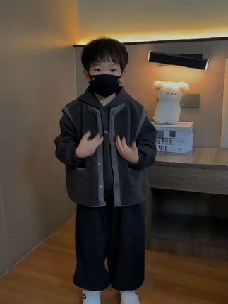 #我要上热门 男童加绒套装秋冬装2025新款痞帅男宝冬季卫衣加厚儿童马甲三件套#男童加绒套装 #秋冬装 #痞帅 #卫衣马甲三件套