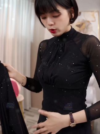 不灵不灵的网纱蕾丝打底衫,优雅又时尚#网纱蕾丝打底衫#紧身洋气小衫#显瘦穿搭#满天星打底衫
