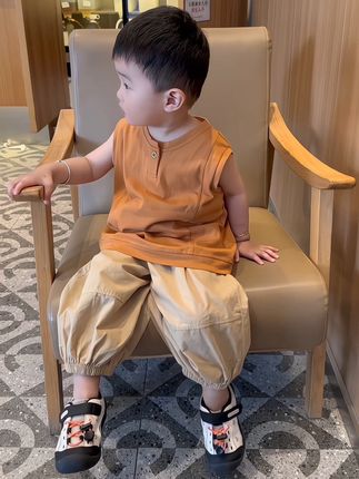 虽然他经常让我在亲妈滤镜 和血压飙升之间 不断仰卧起坐 但他才是我盲盒里抽到的那颗 又吵又闹又甜的限定款 #高品质童装 #男宝穿搭 #带娃 #骗你生儿子