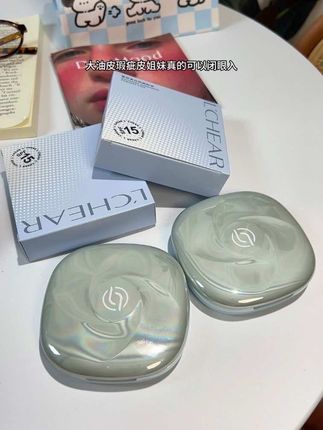 补妆的同时还能随时随地把防晒补上了!这么大真的能用好久啊 重点他家的粉饼非常的好用!!#补妆#蕾琪粉饼#美妆 #防晒#定妆