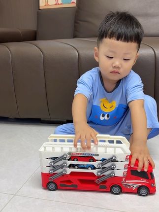 给儿子新入手的货柜车也太酷了吧!一车多玩,一键弹射,还能滑行竞速,带一堆合金小车车,儿子超喜欢,快给你家孩子也安排上!#儿童玩具 #玩具车#儿童礼物 #工程车玩具