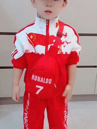 国庆节快到了,提前给宝贝买了一套中国红休闲运动三件套,又国潮又喜庆 #萌娃 #谁穿谁好看#儿童运动套装#爱了爱了 #高品质童装