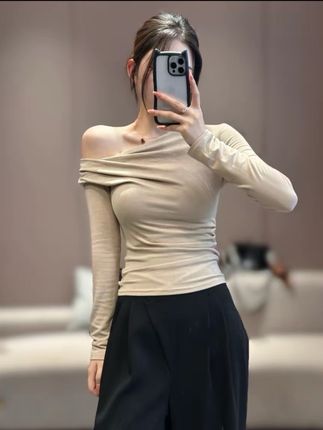 2025秋季新款设计感荡领斜肩一字肩长袖T恤女显瘦打底衫上衣7107#设计感小众上衣 #百搭上衣#打底衫#长袖t恤 #一字肩上衣